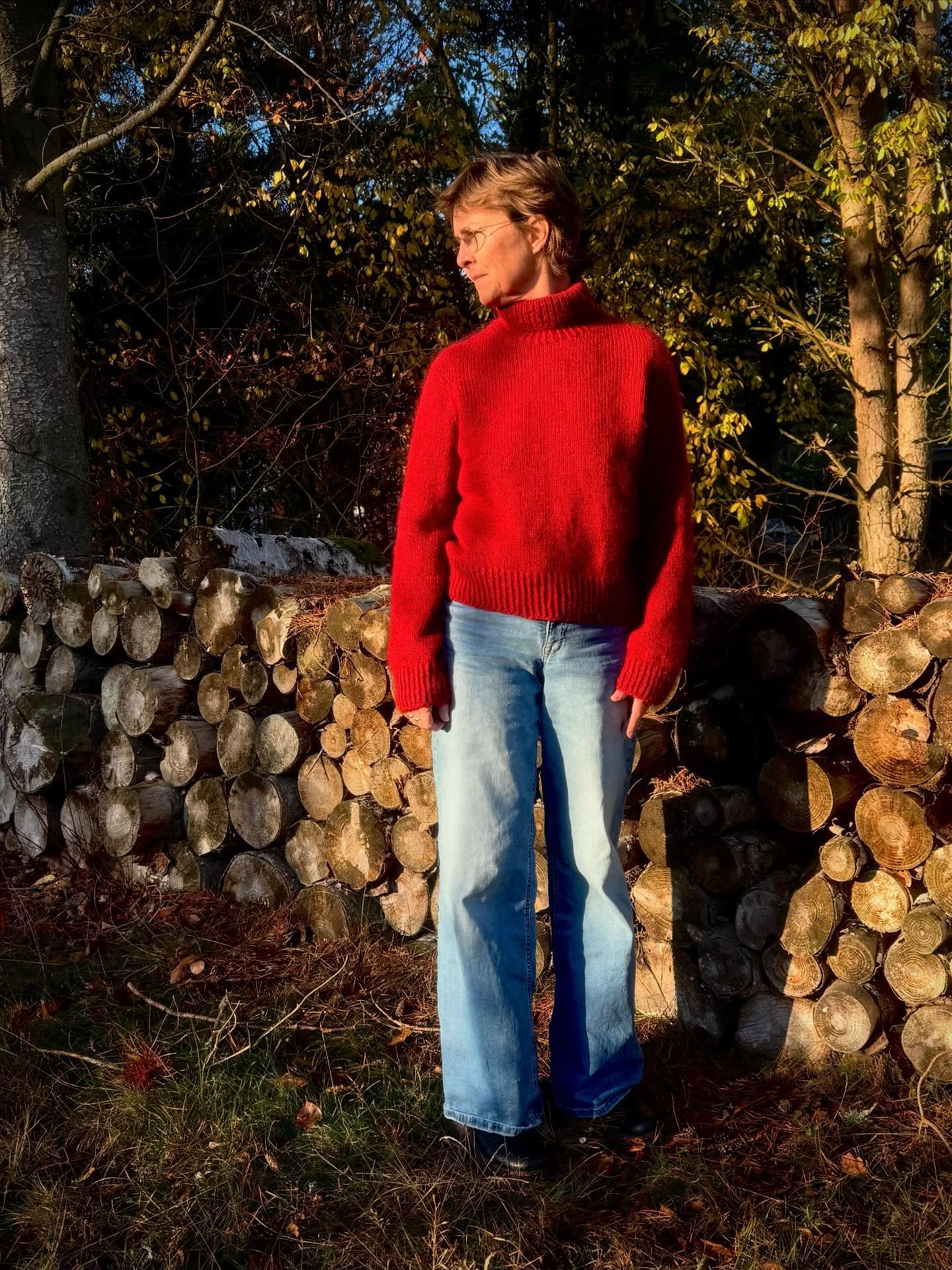 Jeg har strikket en rød sweater - for lige om lidt er det jul❤️🎄 Og…