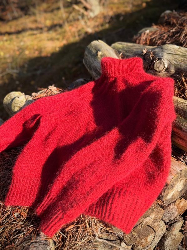 Jeg har strikket en rød sweater - for lige om lidt er det jul❤️🎄 Og…